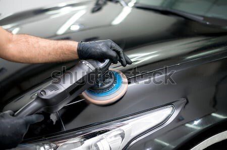 LUCIDATURA VEICOLO utilizziamo paste e polish per rendere omogenea la carrozzeria