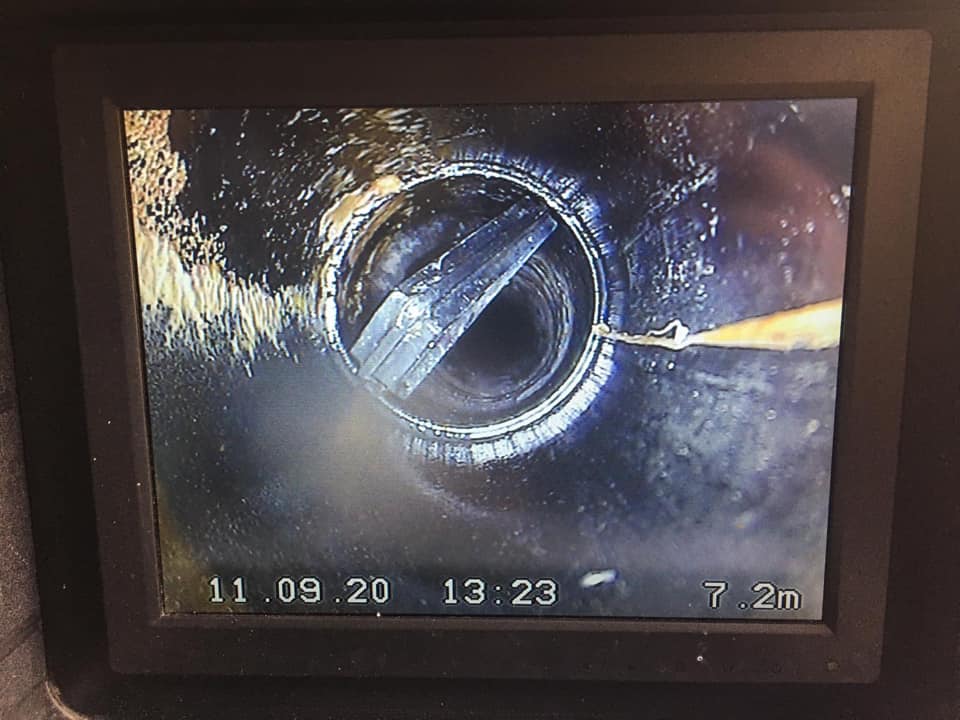 monitor di videoispezione con telecamere in una tubatura