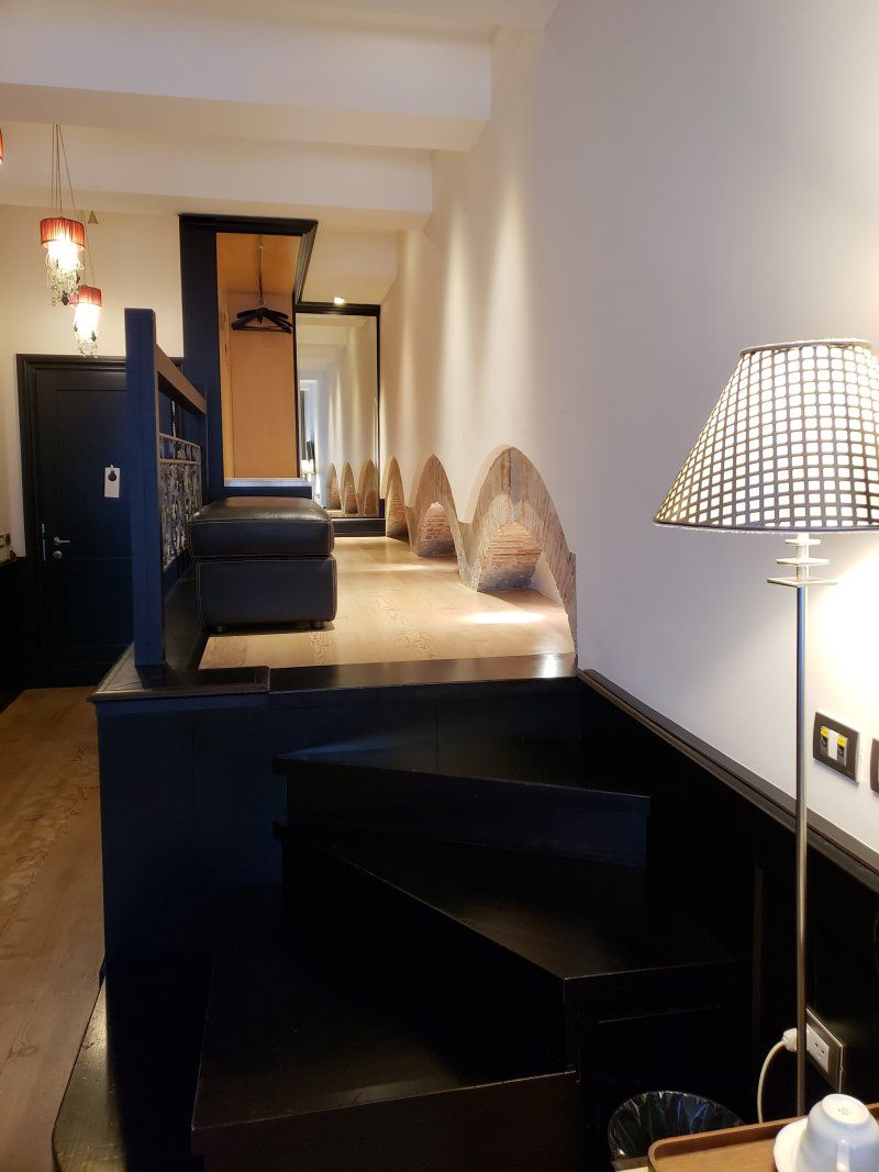 A lamp is sitting on a table in a hallway