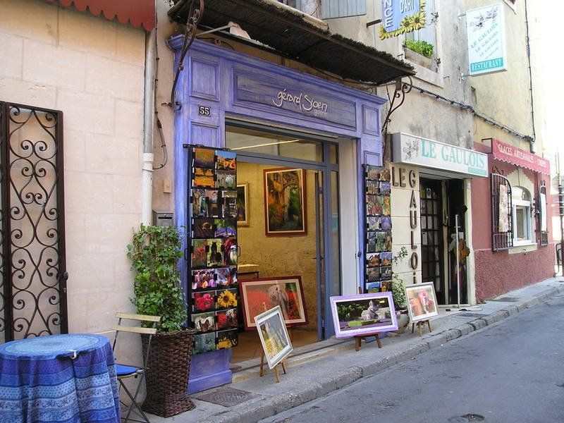 A purple store front with a table and chairs in front of it