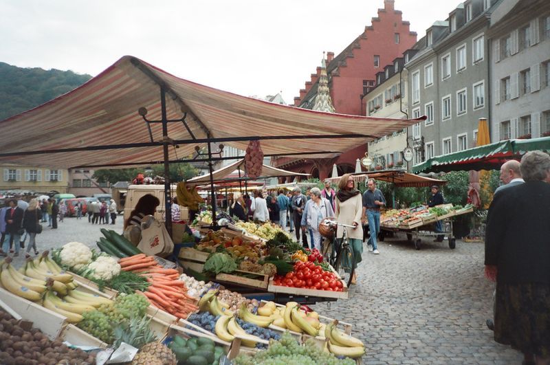 A market filled with lots of fruits and vegetables