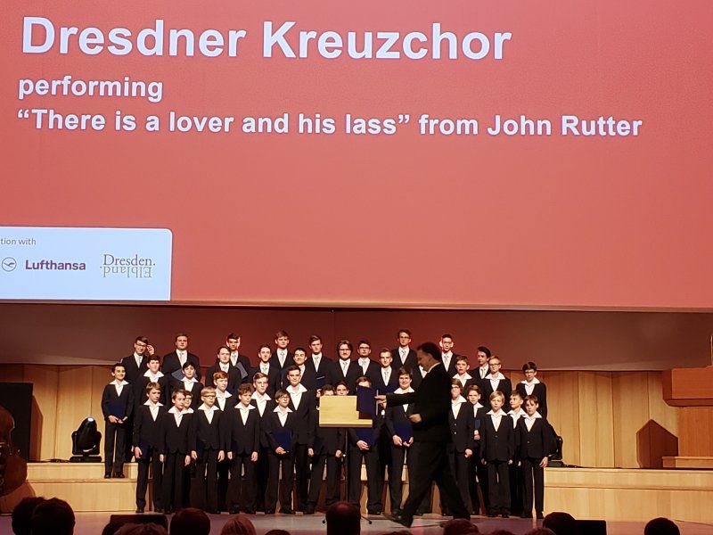 Dresdner kreuzchor performing
