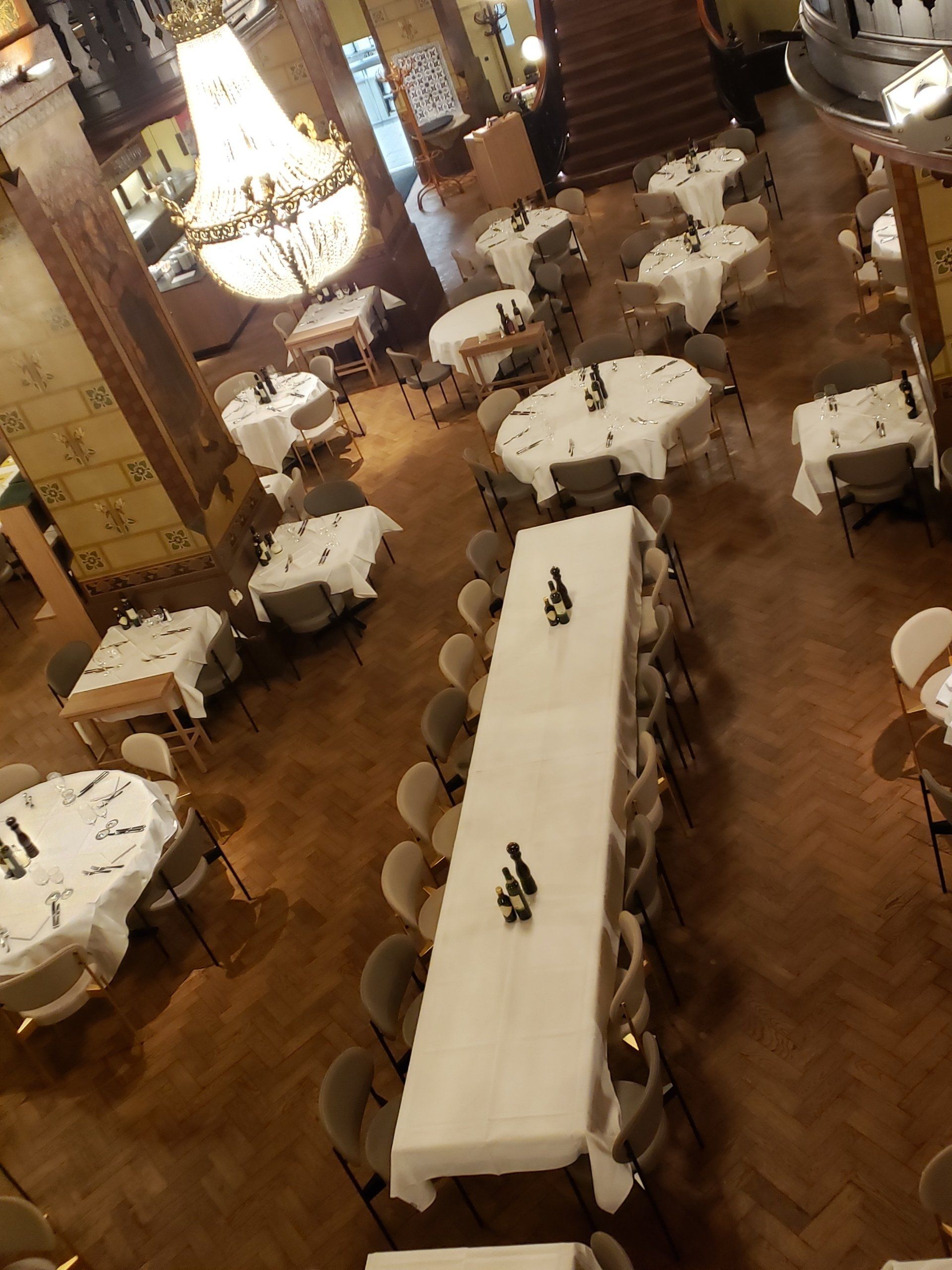 An aerial view of a restaurant filled with tables and chairs