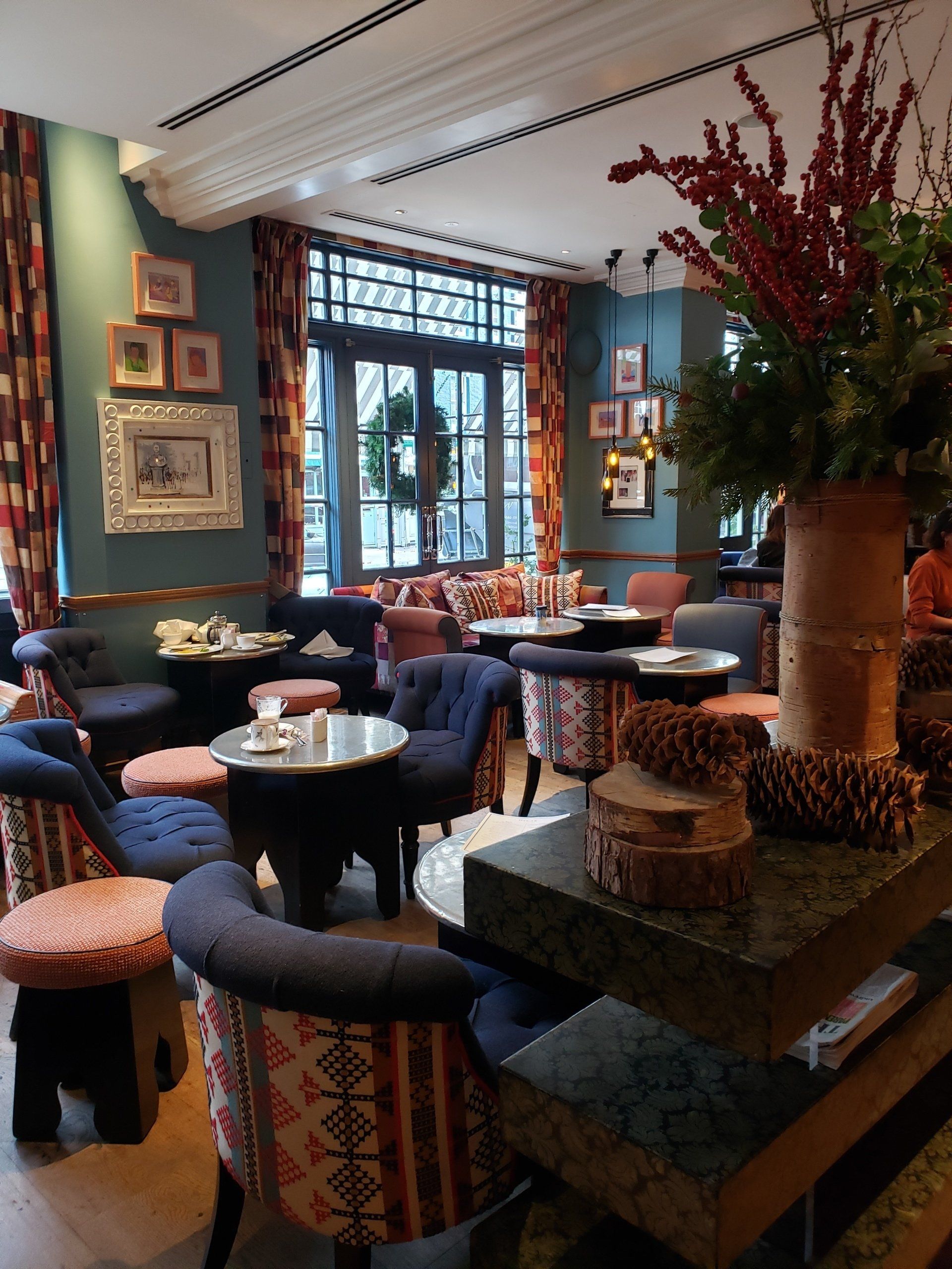 A restaurant with tables and chairs and a vase of flowers