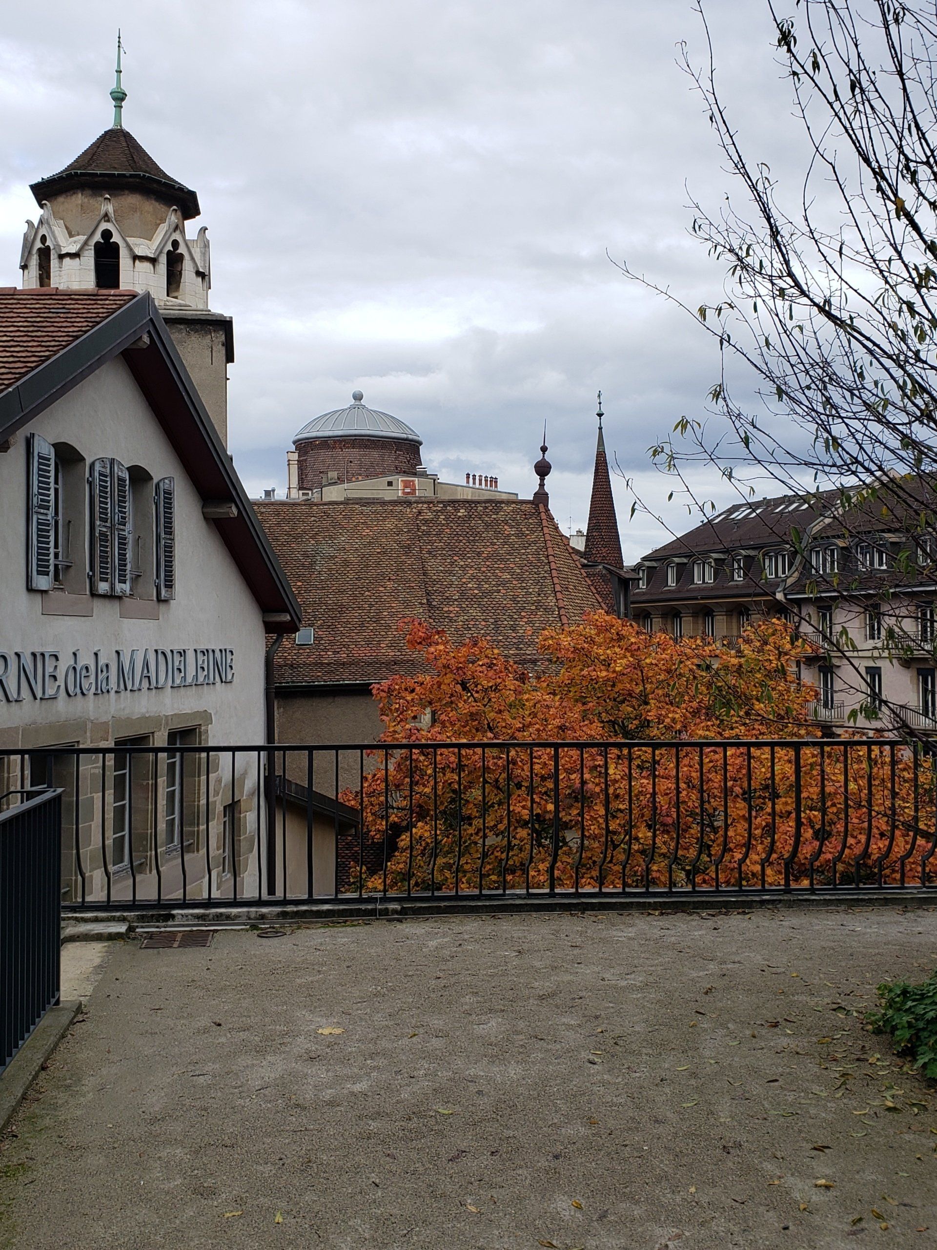 A building with a balcony and a sign that says 