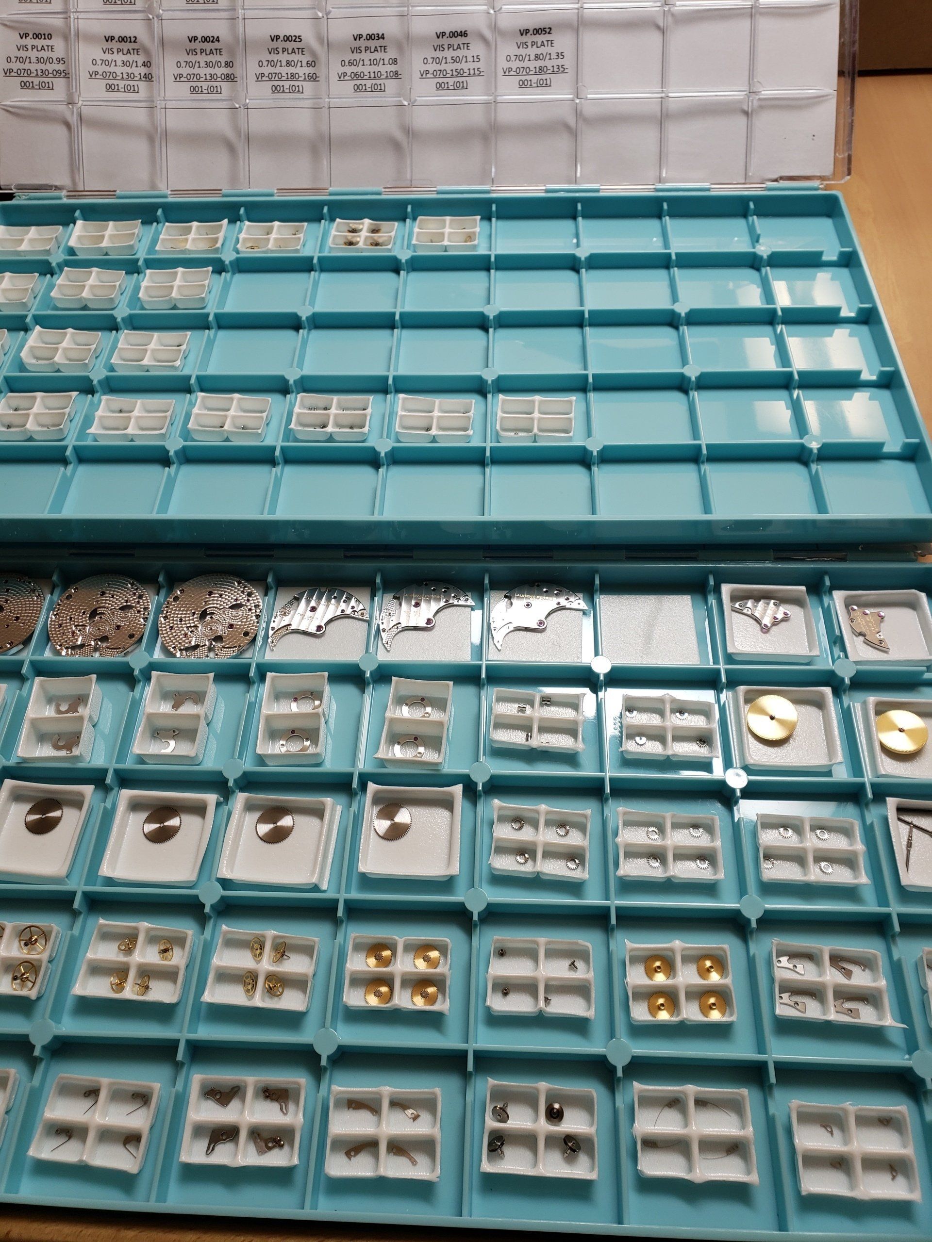A blue tray filled with many different types of jewelry