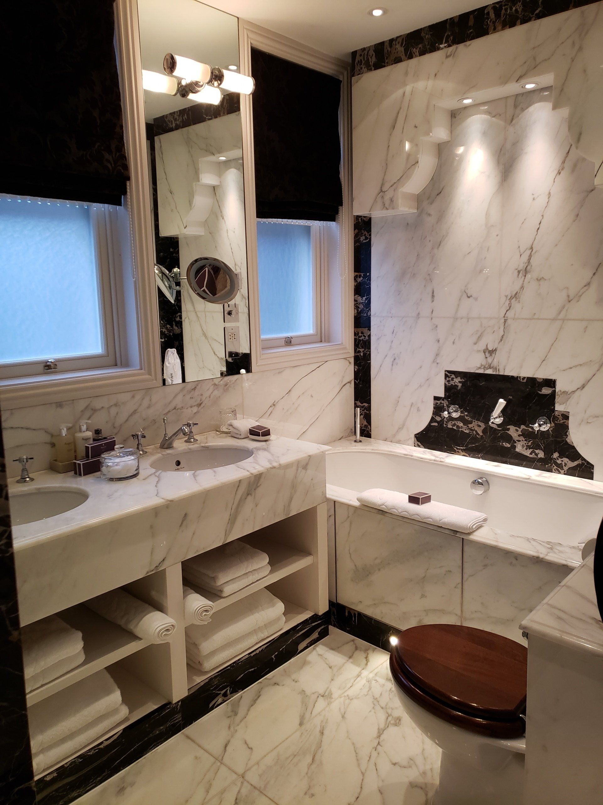 A bathroom with two sinks a toilet and a bathtub