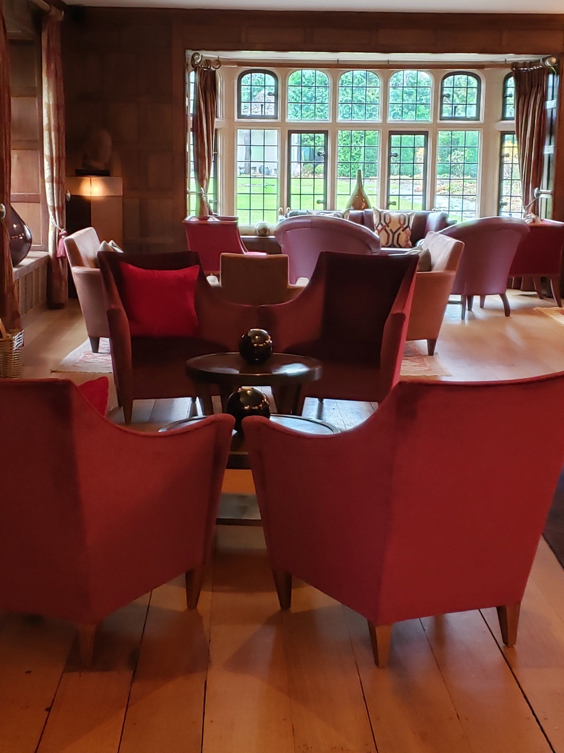 A living room with a lot of chairs and tables