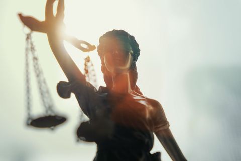 un avvocato e il suo cliente