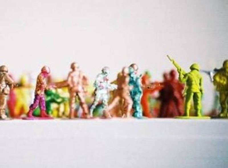 Toy soldiers, glitter, colours.