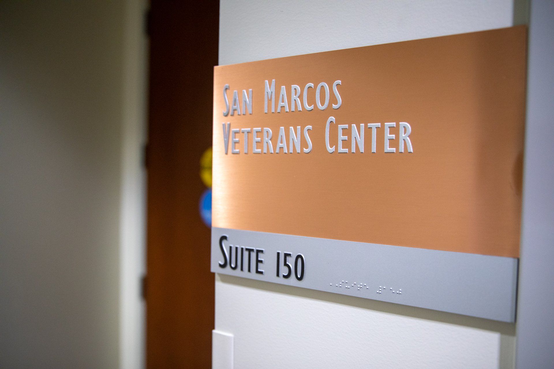 A sign on a wall that says san marcos veterans center