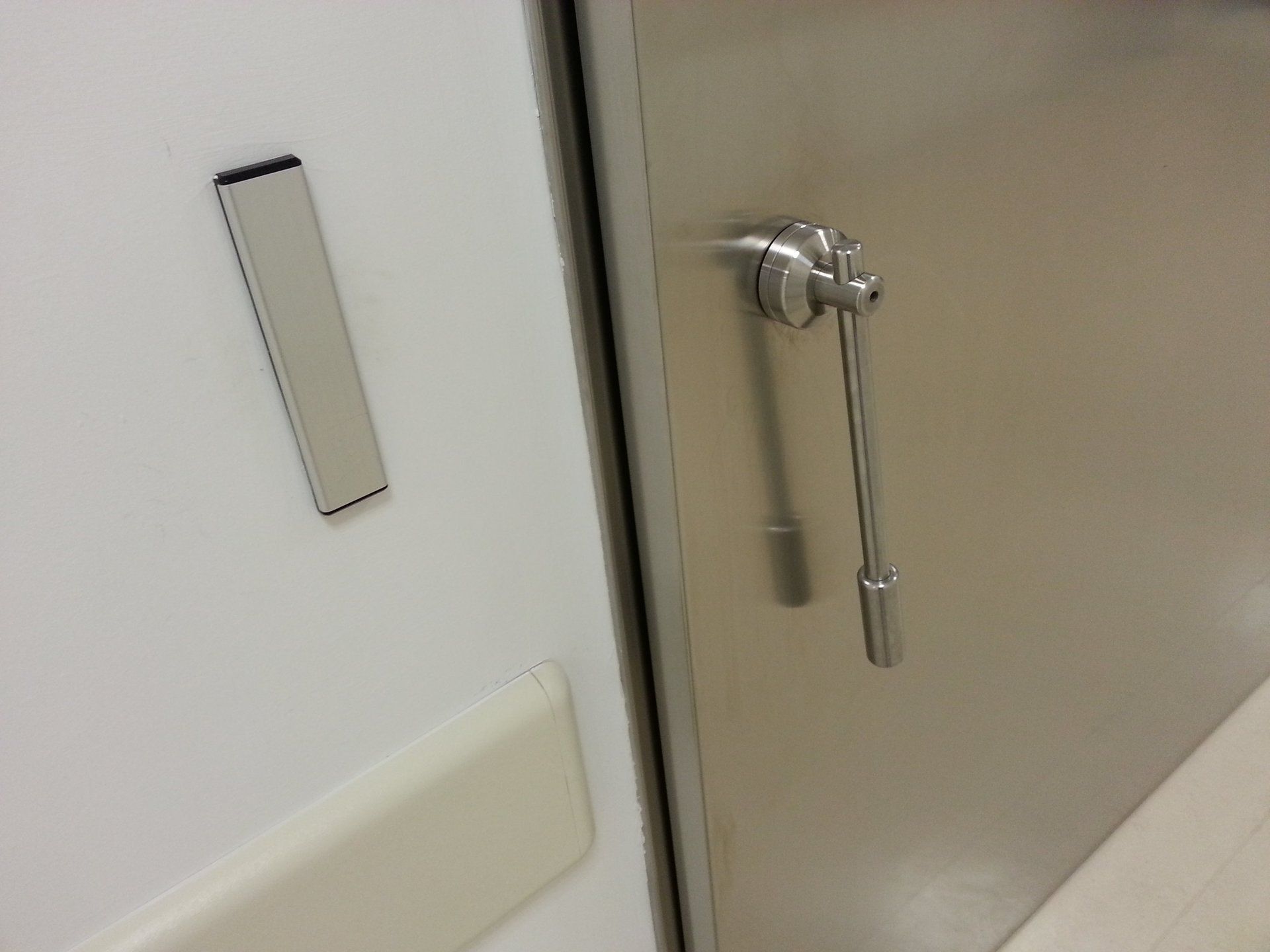 Porte scorrevoli a tenuta ermetica con maniglione