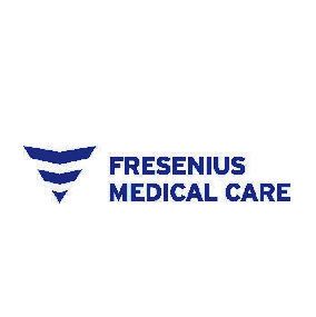 El logotipo de Fresenius Medical Care tiene una flecha azul que apunta hacia abajo.