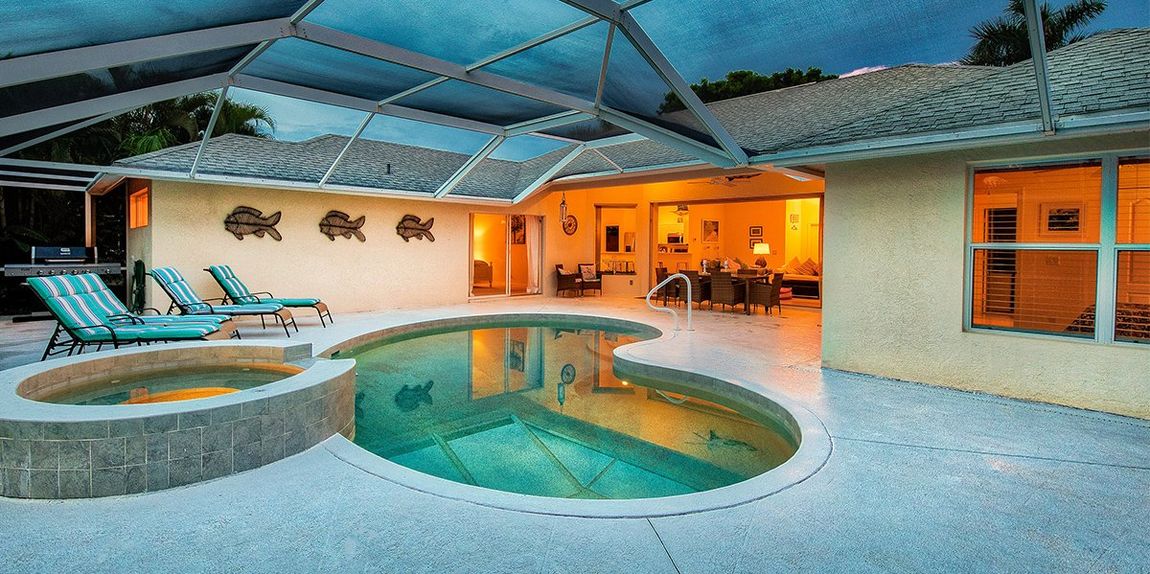 Swimming pool with spa at sunset at Naples Lake View, Briarwood, Florida