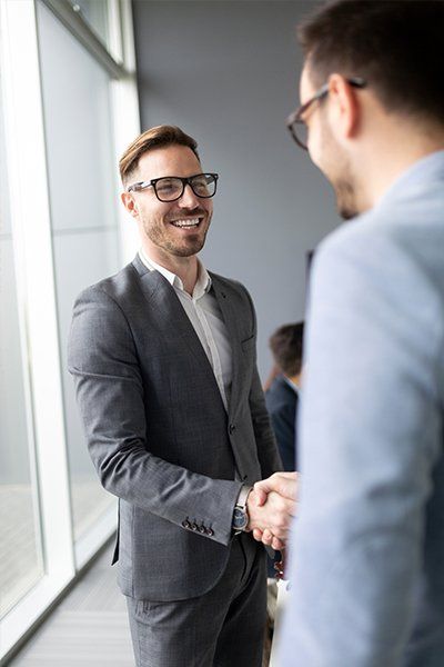 Attorney Handshaking With Client — Fort Lauderdale, FL — The Law Offices of Robert L. King Attorney Handshaking With Client — Fort Lauderdale, FL — The Law Offices of Robert L. King