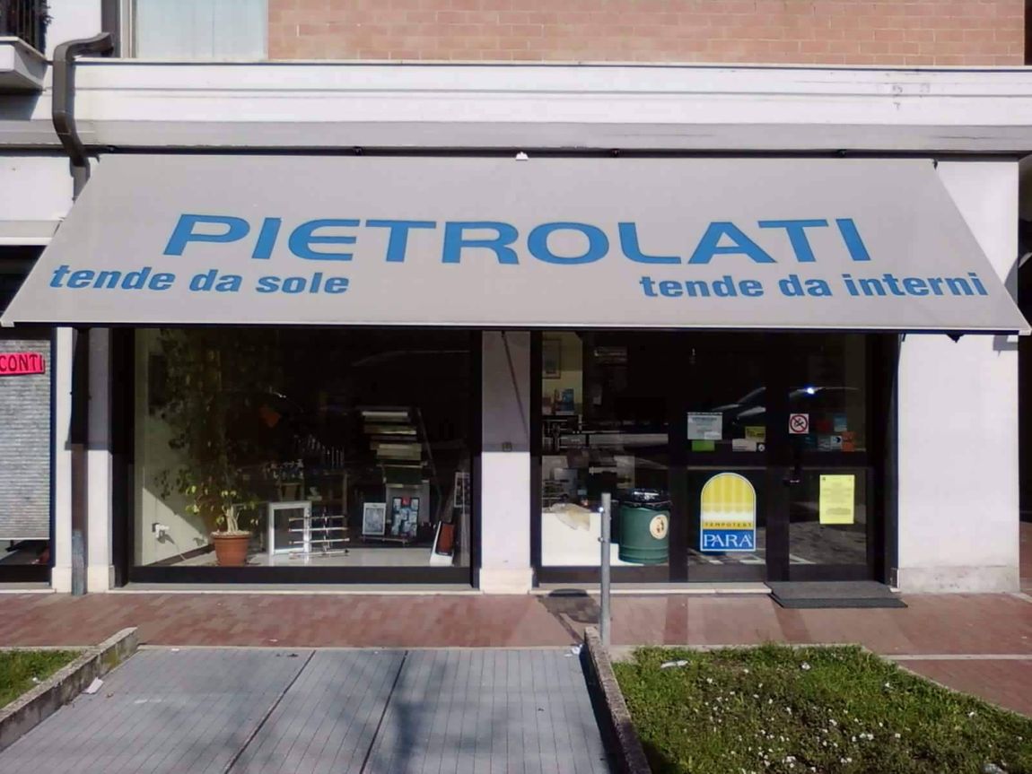 tendaggi esterni per attività commerciali personalizzate