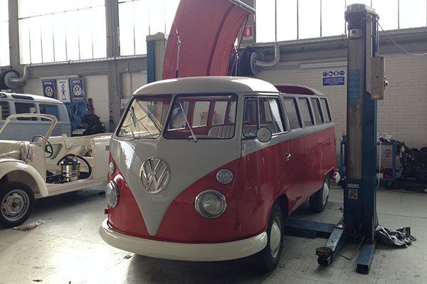 pulmino Wolkswagen rosso