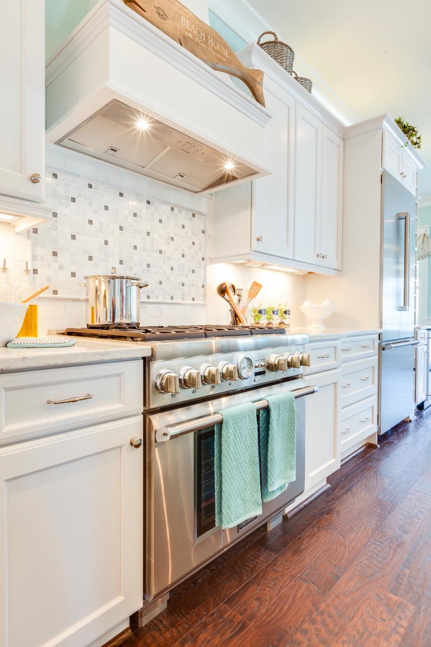 Elegant kitchen stove | Kitchen Gallery | Stephen Alexander Homes | Chesapeake, VA