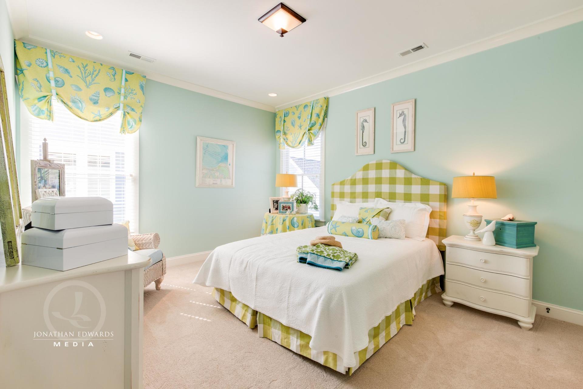 Elegant bed room area  | Living Spaces Gallery | Stephen Alexander Homes | Chesapeake, VA