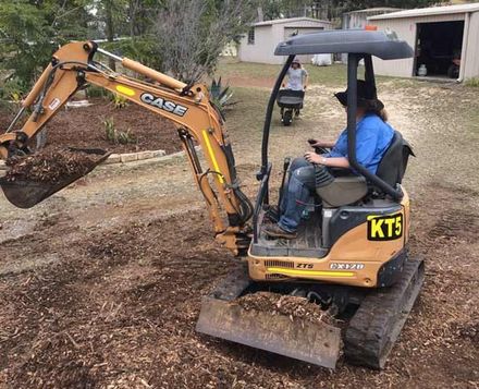 Excavator — K & T Daley in Gracemere, QLD Excavator — K & T Daley in Gracemere, QLD