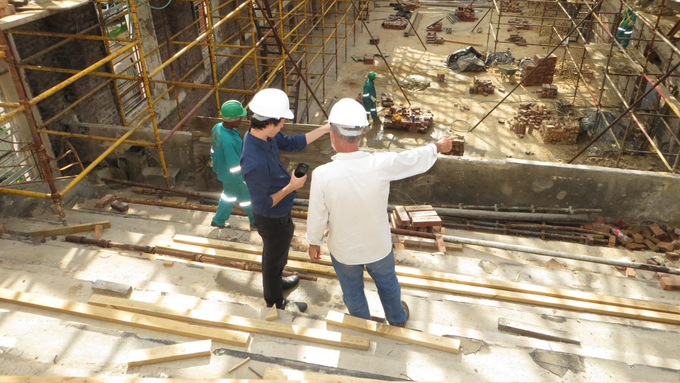 Choose the right electrical company Two men on site working out choosing a new electrical company for their construction project