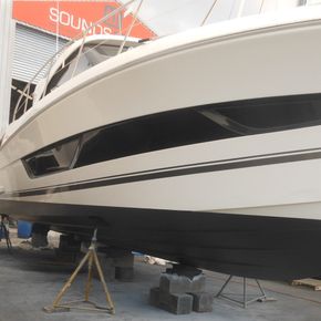 Boat antifouling at Sounds Marine in Waikawa Marina