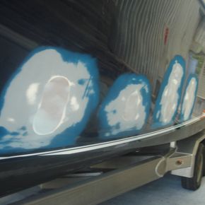Boat painting at Sounds Marine in Waikawa Marina
