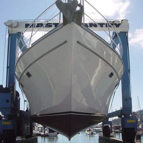 Boat polishing at Sounds Marine in Waikawa Marina