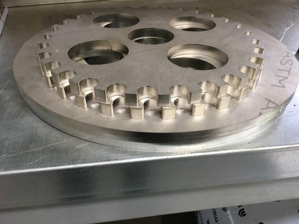 taglio laser di ingranaggio metallico