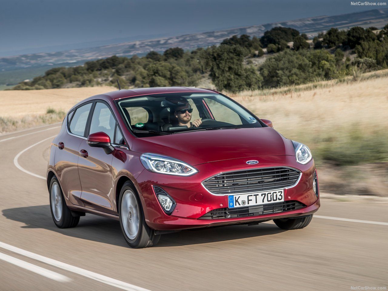 Ford Fiesta voorkant schuin naar links
