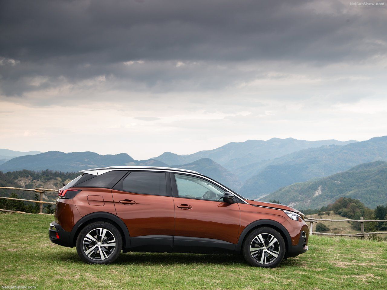 Peugeot 3008 zijkant rechts