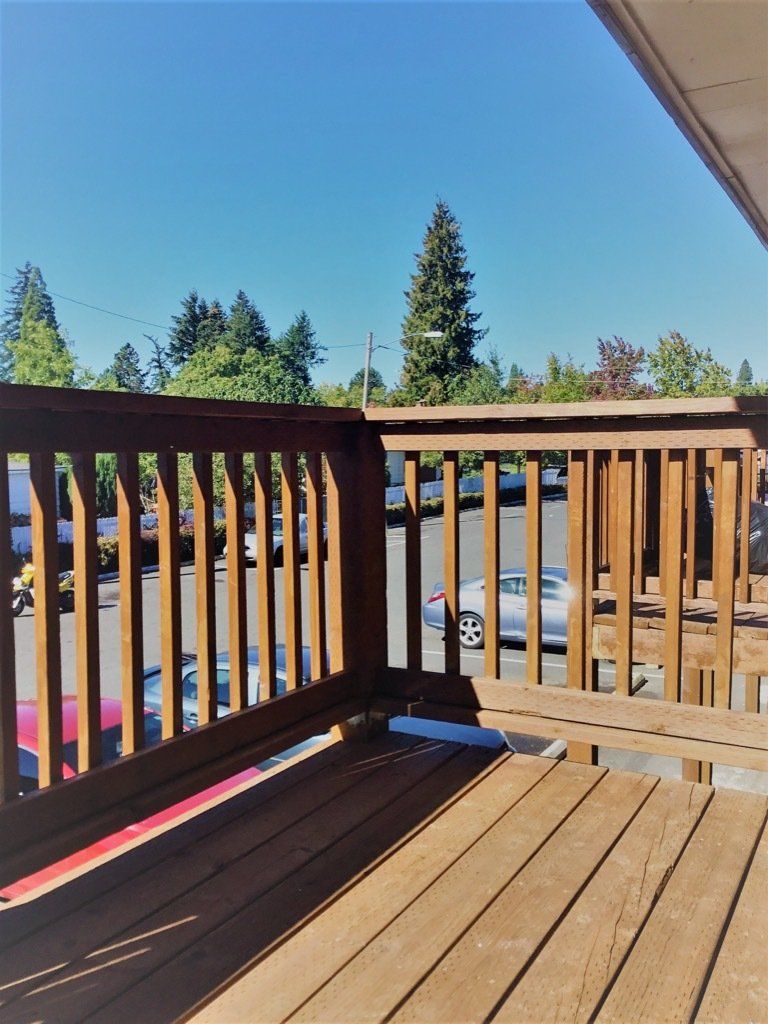 #13 AV 2X1 BALCONY ROOM