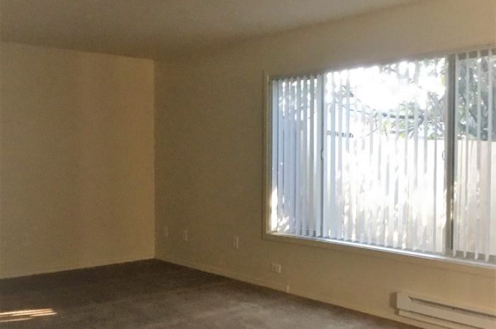 # 4 3X1 LIVING ROOM