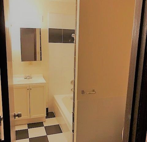 # 4 AR8 0X1 BR