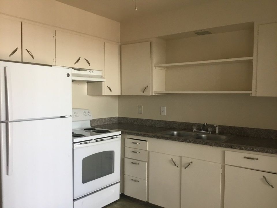 # 4 BS KITCHEN