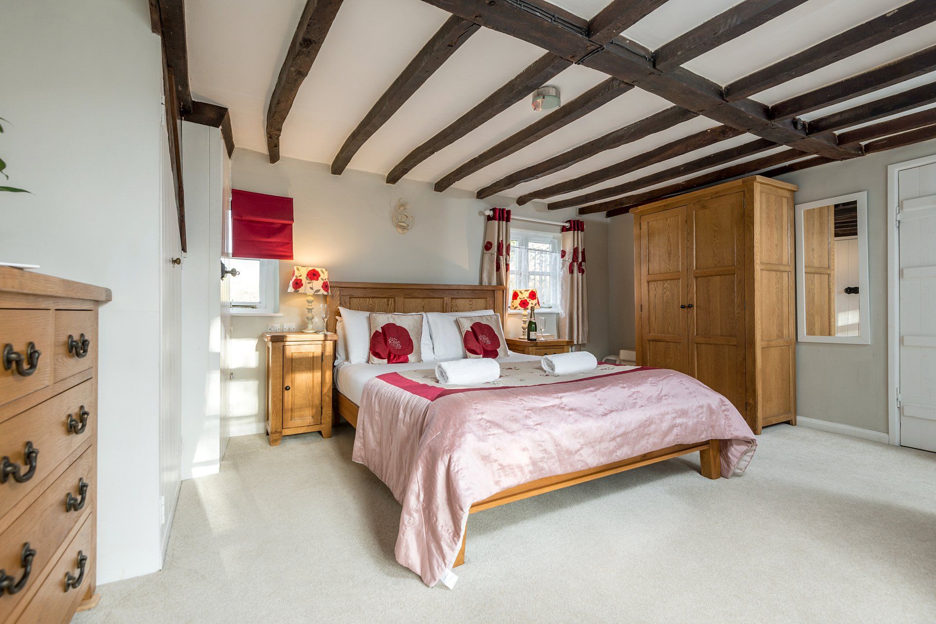 Beamed Thatched Cottage in the New Forest