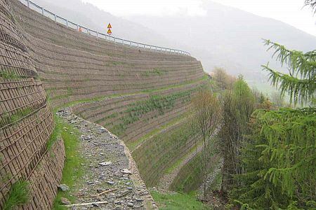 opere di contenimento per strade