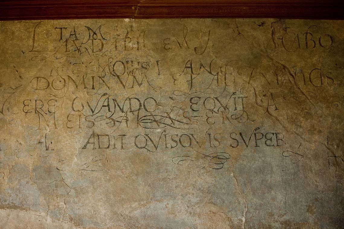 Gallery painted frieze, Latin script (c. 1550s)