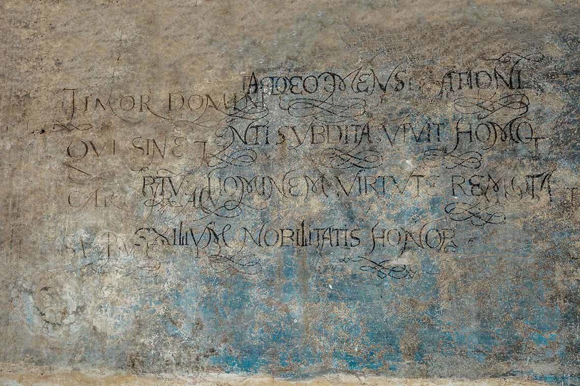 Gallery painted frieze, Latin script (c. 1550s)