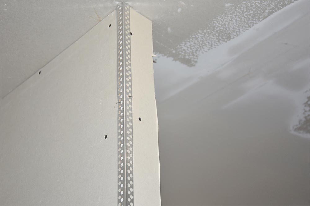 Installation Of Metal Edge On Plasterboard Wall