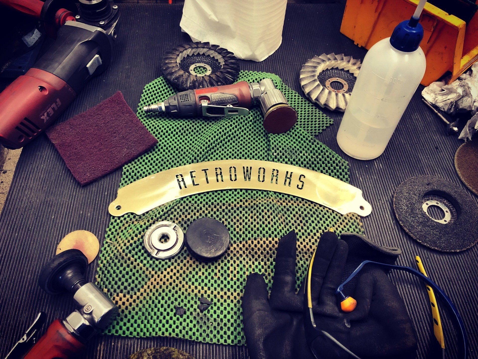 messing logo