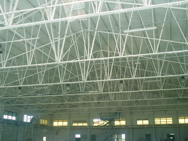 L'interno di un hangar