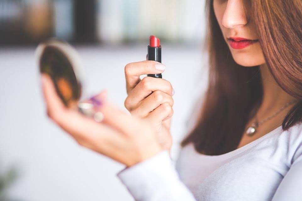 makeup lessons lipstick cover up foundation colour match makeup technique face contour eyeshadow