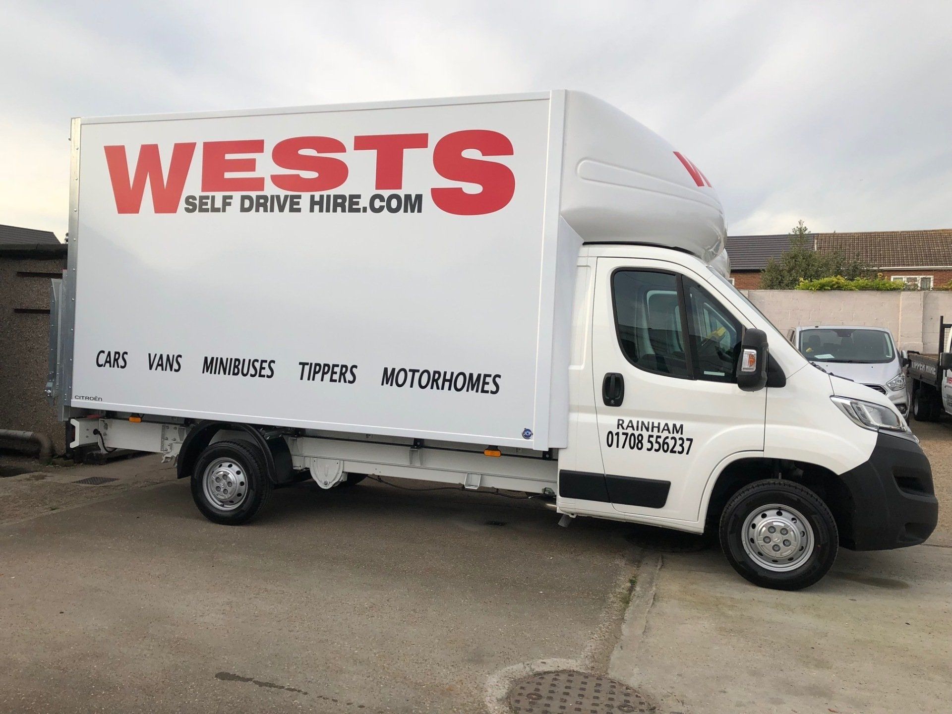 Luton Van Hire with Tail-lift luton van hire, luton van rental, box van hire, box van rental, rent a luton van, removal van hire, rent a big van, rent a removal van