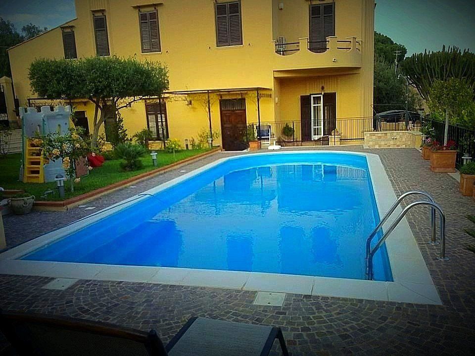 piscina in acciaio per esterni