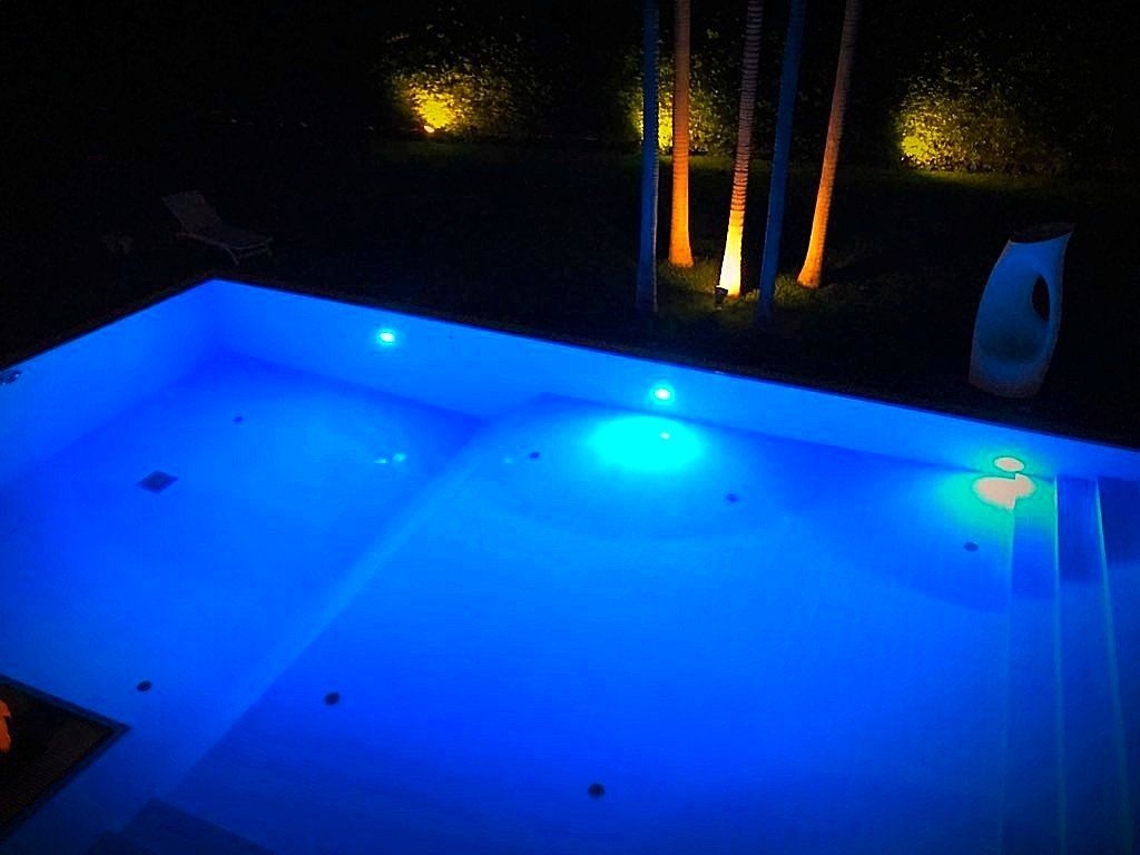 piscina con led