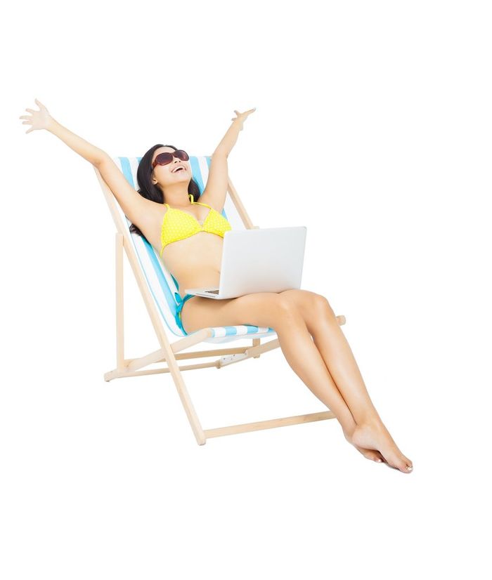 ragazza che prende il sole