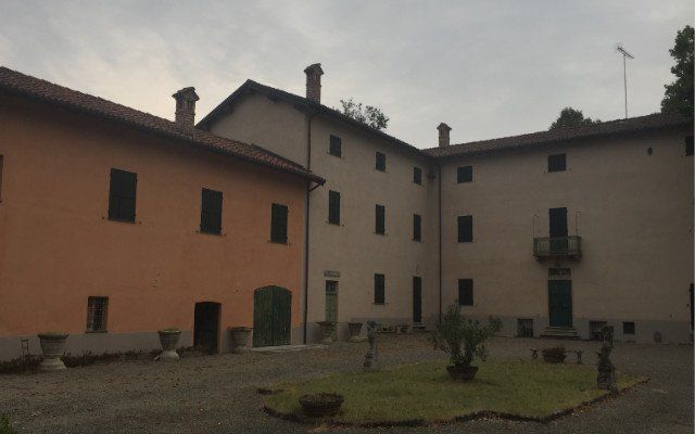 cortile interno di abitazioni