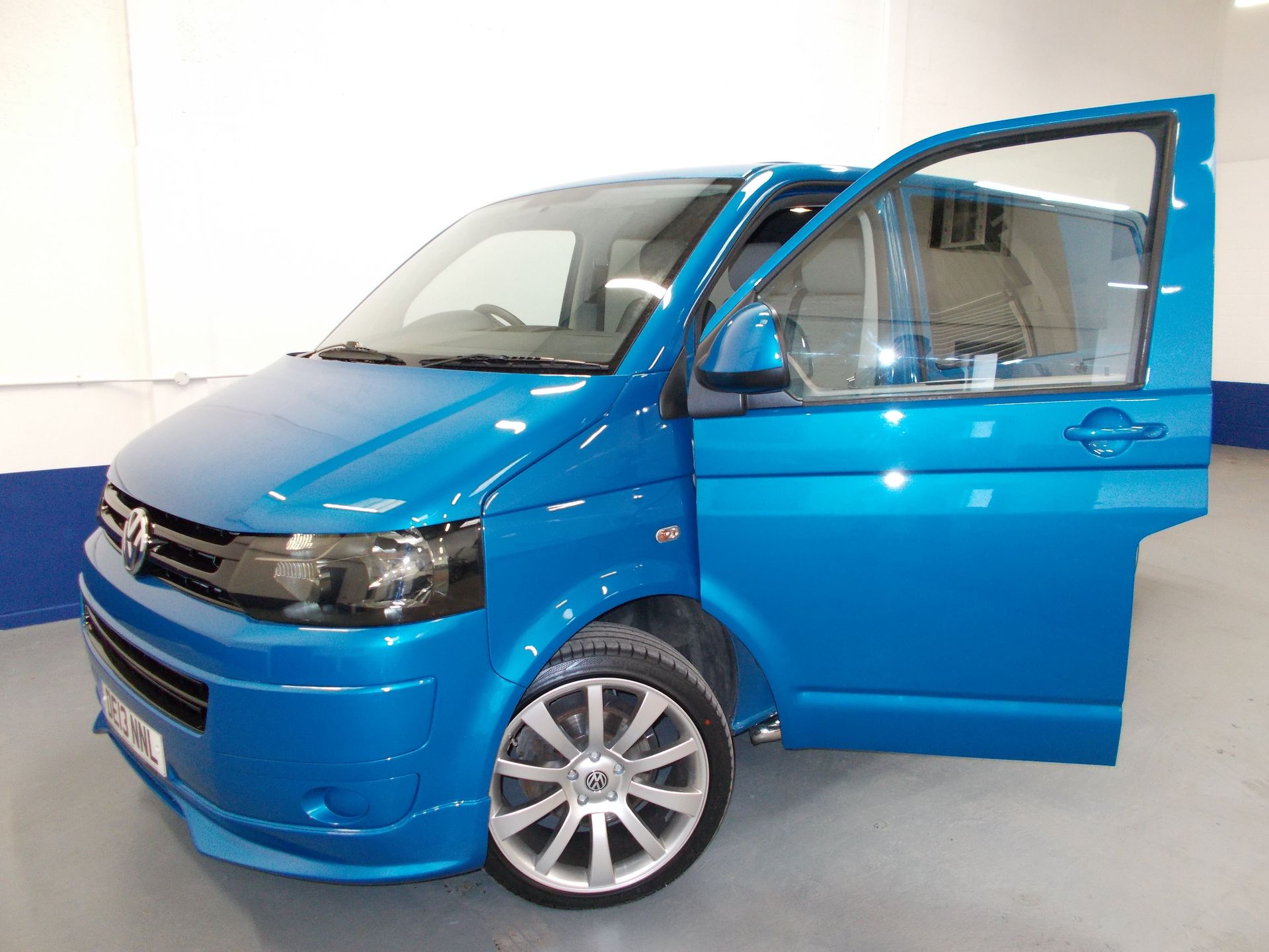 blue open van