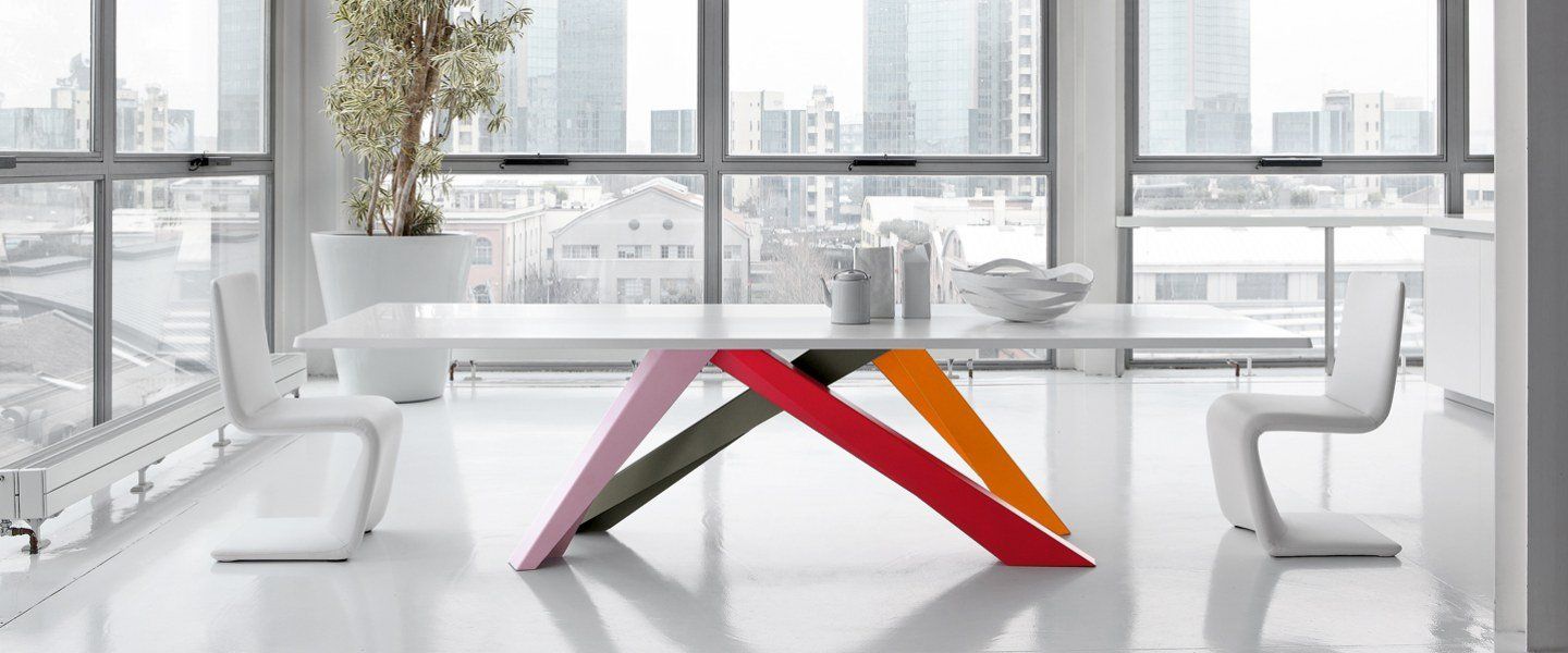 tavolo moderno di design